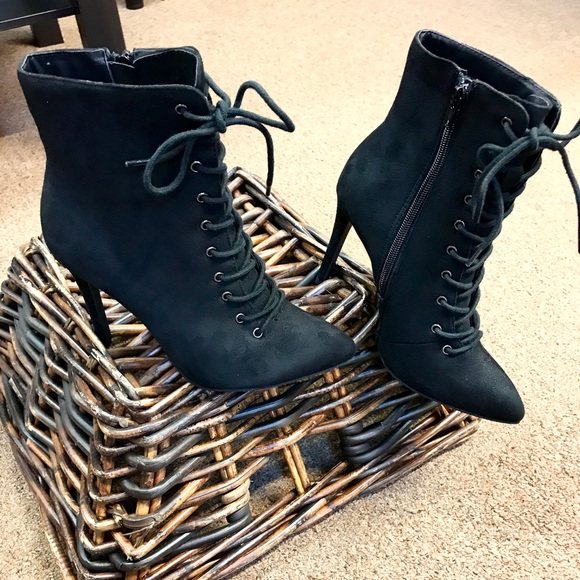 Black lace up booties - Picture 2 of 4